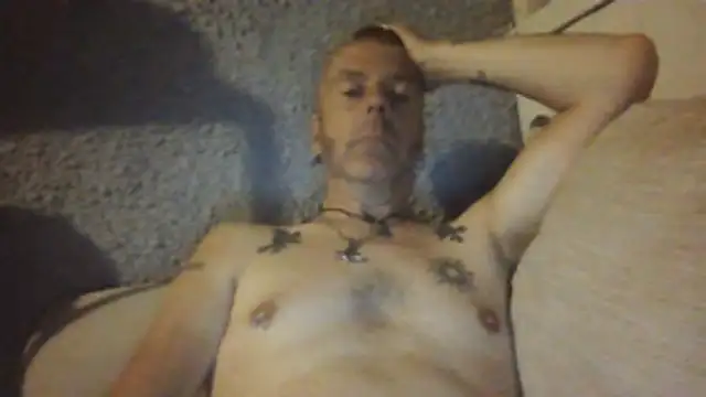 Snapshot of SHARPSkinhead chatting on 07/11/26, 09:59 SHARPSkinhead online show from 07/11/26, 09:59