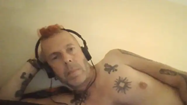 Snapshot of SHARPSkinhead chatting on 07/12/26, 09:04 SHARPSkinhead online show from 07/12/26, 09:04