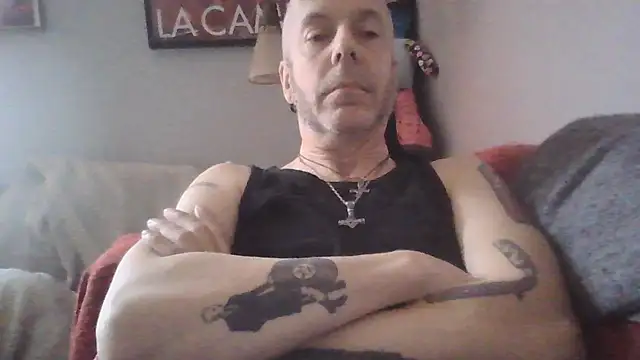 Snapshot of SHARPSkinhead chatting on 01/22/25, 09:35 SHARPSkinhead online show from 01/22/25, 09:35