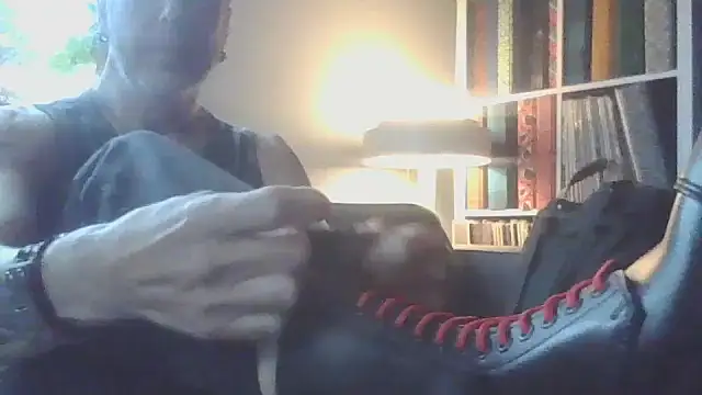 Snapshot of SHARPSkinhead chatting on 10/04/25, 02:51 SHARPSkinhead online show from 10/04/25, 02:51