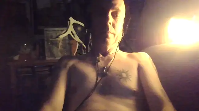 Snapshot of SHARPSkinhead chatting on 02/02/25, 11:21 SHARPSkinhead online show from 02/02/25, 11:21