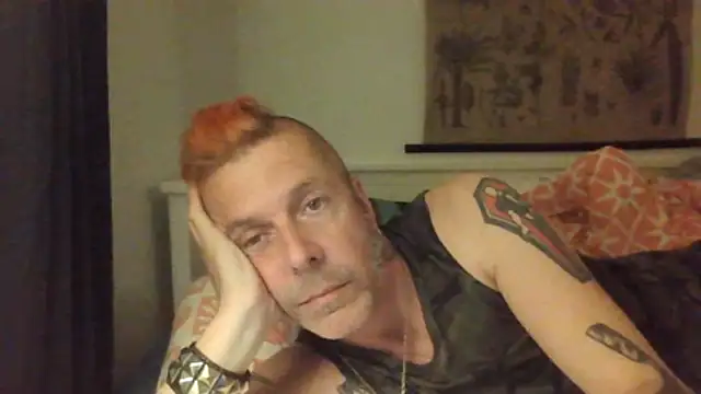 Snapshot of SHARPSkinhead chatting on 05/22/26, 09:02 SHARPSkinhead online show from 05/22/26, 09:02