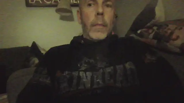 Snapshot of SHARPSkinhead chatting on 12/04/24, 10:13 SHARPSkinhead online show from 12/04/24, 10:13