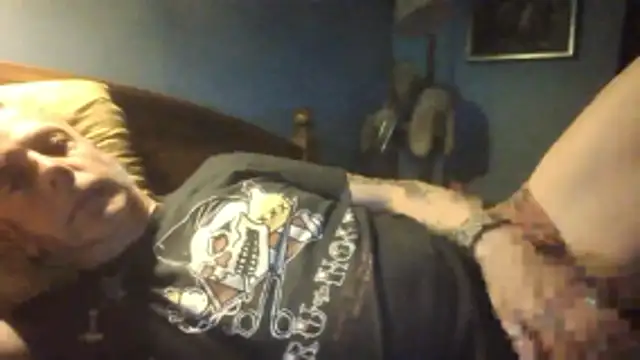 Snapshot of SHARPSkinhead chatting on 06/18/26, 10:04 SHARPSkinhead online show from 06/18/26, 10:04