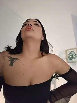 Sara LipsX online show from 11/09/25, 03:32