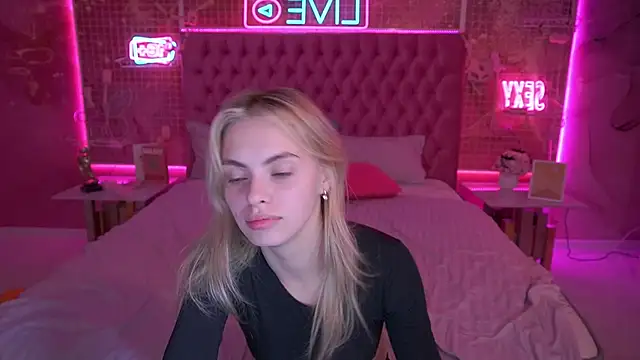 ChloeBrightt online show from 11/03/25, 09:51