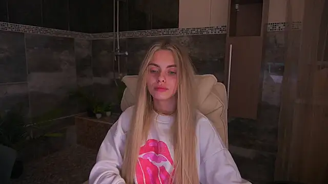 ChloeBrightt online show from 11/28/25, 09:15