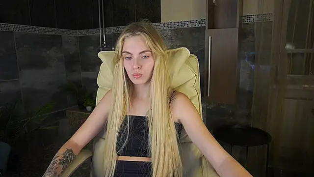 ChloeBrightt online show from 11/26/25, 09:04