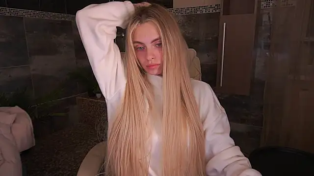 ChloeBrightt online show from 12/01/25, 09:04