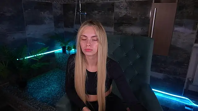 ChloeBrightt online show from 11/07/25, 08:46