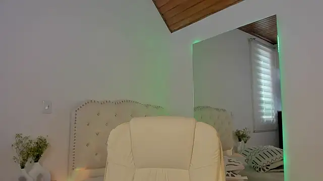 Snapshot of AtheneaRossi chatting on 09/27/25, 07:09 AtheneaRossi online show from 09/27/25, 07:09