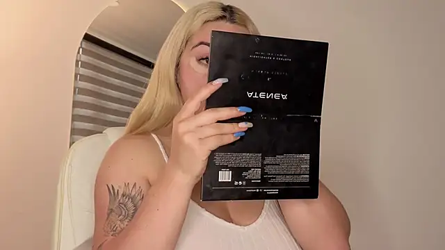 Snapshot of AtheneaRossi chatting on 10/24/25, 11:53 AtheneaRossi online show from 10/24/25, 11:53