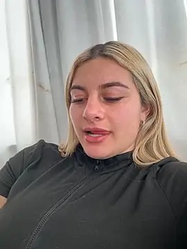 Snapshot of AtheneaRossi chatting on 09/12/25, 08:19 AtheneaRossi online show from 09/12/25, 08:19