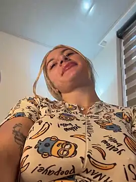 Snapshot of AtheneaRossi chatting on 09/28/25, 08:49 AtheneaRossi online show from 09/28/25, 08:49