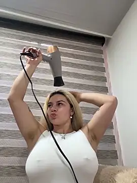 Snapshot of AtheneaRossi chatting on 11/11/25, 11:05 AtheneaRossi online show from 11/11/25, 11:05