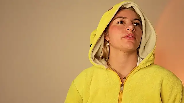 Snapshot of AtheneaRossi chatting on 12/13/25, 08:04 AtheneaRossi online show from 12/13/25, 08:04