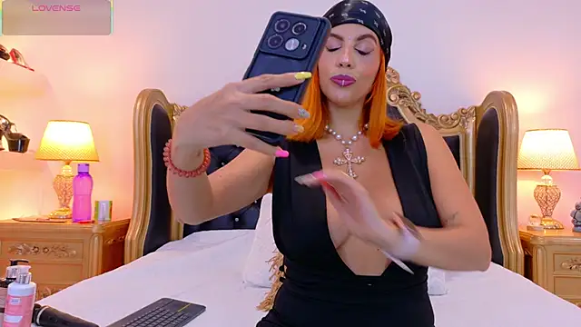 AdelinaVans online show from 12/01/25, 11:22