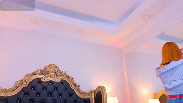 AdelinaVans online show from 12/18/25, 11:25