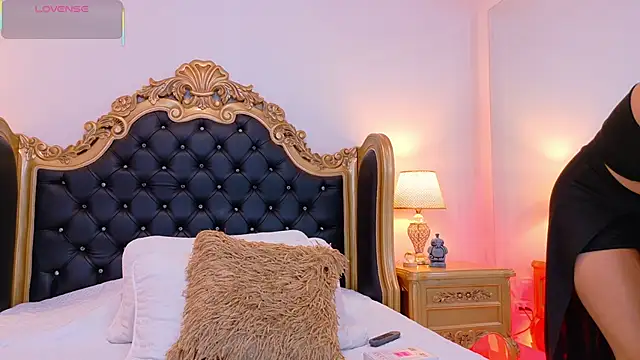 AdelinaVans online show from 11/21/25, 11:09