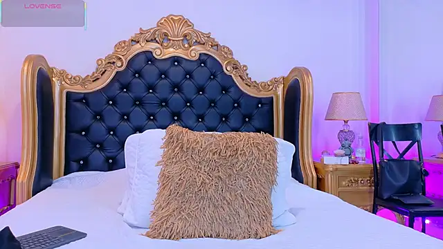 AdelinaVans online show from 10/27/25, 11:33