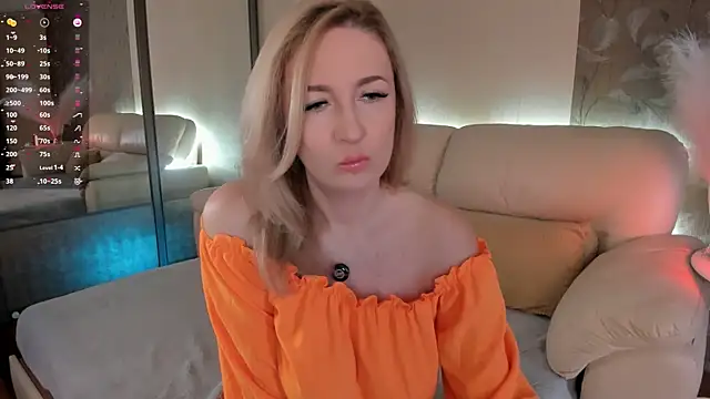 Snapshot of LaVitaBelle chatting on 05/15/26, 03:04 LaVitaBelle online show from 05/15/26, 03:04