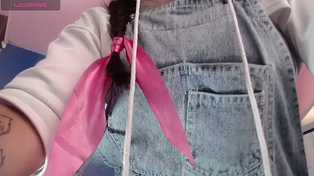 vitoria23  online show from 12/05/25, 02:15