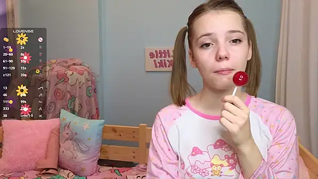 Snapshot of PrincessLittleKiki chatting on 10/17/25, 07:11 PrincessLittleKiki online show from 10/17/25, 07:11