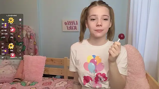 Snapshot of PrincessLittleKiki chatting on 10/09/25, 07:09 PrincessLittleKiki online show from 10/09/25, 07:09