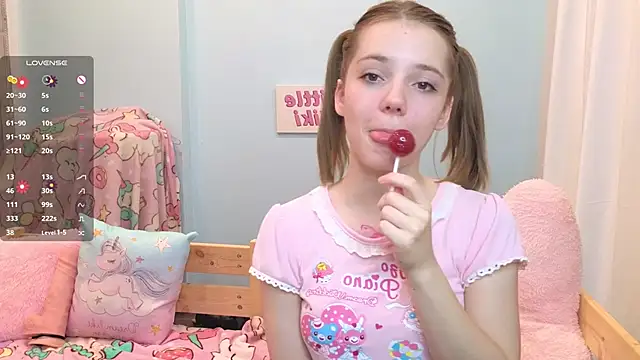 Snapshot of PrincessLittleKiki chatting on 10/15/25, 07:27 PrincessLittleKiki online show from 10/15/25, 07:27