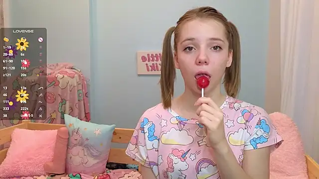 Snapshot of PrincessLittleKiki chatting on 10/16/25, 07:16 PrincessLittleKiki online show from 10/16/25, 07:16