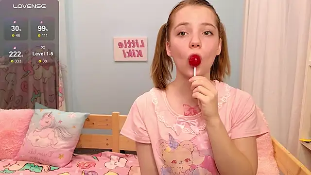 Snapshot of PrincessLittleKiki chatting on 10/29/25, 08:13 PrincessLittleKiki online show from 10/29/25, 08:13