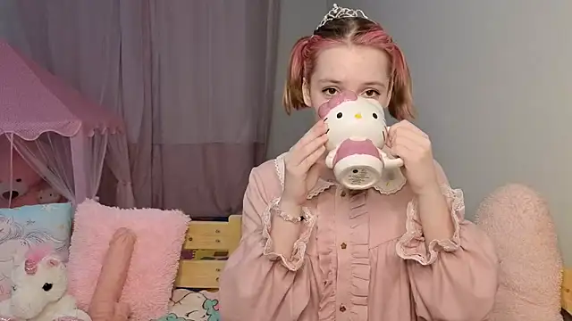 PrincessLittleKiki online show from 04/17/26, 07:06