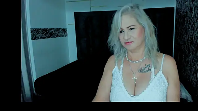 ScarletHoot  online show from 10/28/25, 12:04