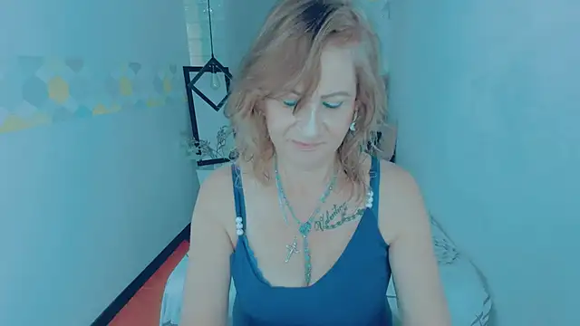 Snapshot of ScarletHoot_ chatting on 01/20/25, 12:07 ScarletHoot online show from 01/20/25, 12:07