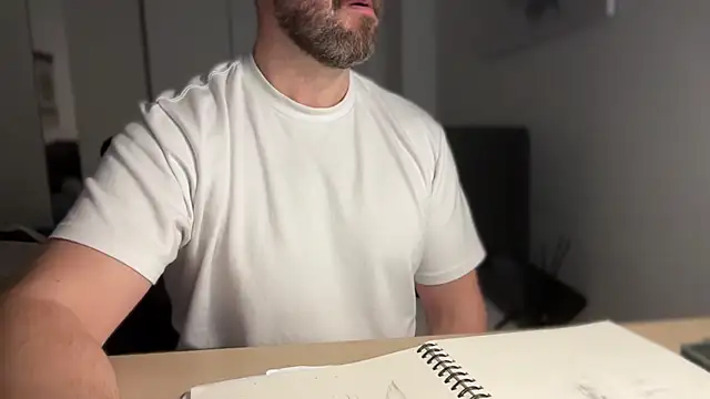 Snapshot of Mr_Beef chatting on 03/05/25, 06:12 Mr Beef online show from 03/05/25, 06:12