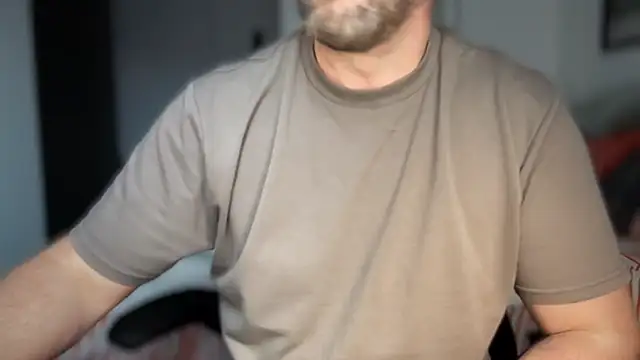 Snapshot of Mr_Beef chatting on 10/07/25, 04:08 Mr Beef online show from 10/07/25, 04:08