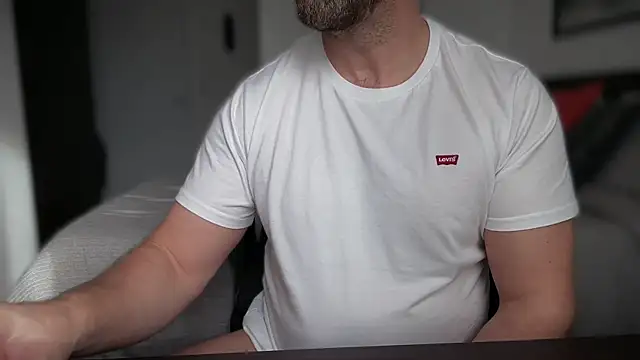 Snapshot of Mr_Beef chatting on 10/19/25, 10:07 Mr Beef online show from 10/19/25, 10:07