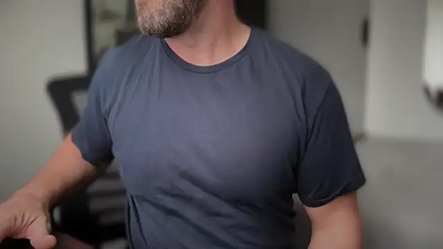 Snapshot of Mr_Beef chatting on 10/13/25, 12:51 Mr Beef online show from 10/13/25, 12:51