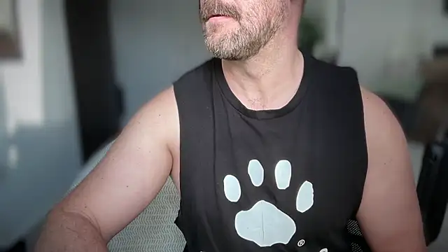 Snapshot of Mr_Beef chatting on 12/15/25, 09:48 Mr Beef online show from 12/15/25, 09:48