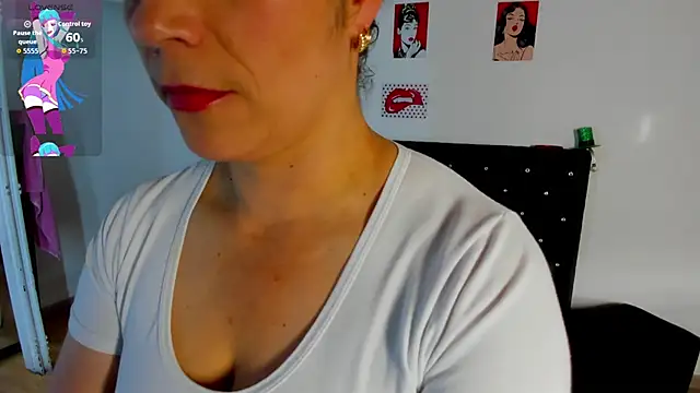 Snapshot of Aliciia_cute1 chatting on 04/30/26, 10:03 Aliciia cute1 online show from 04/30/26, 10:03