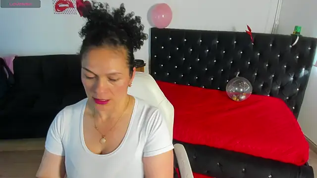 Snapshot of Aliciia_cute1 chatting on 05/22/26, 09:24 Aliciia cute1 online show from 05/22/26, 09:24