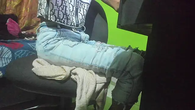 Brenda Smith69 online show from 11/11/25, 08:25