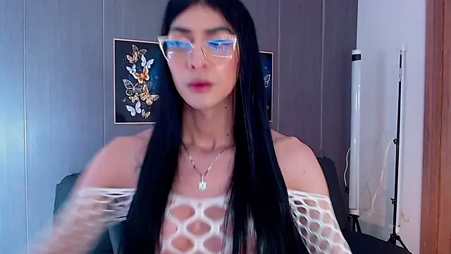 Snapshot of Evelynn_sex_ chatting on 10/13/25, 02:18 Evelynn sex online show from 10/13/25, 02:18