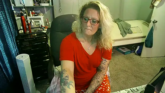 Snapshot of Lisalovely6981 chatting on 02/19/25, 06:21 Lisalovely6981 online show from 02/19/25, 06:21