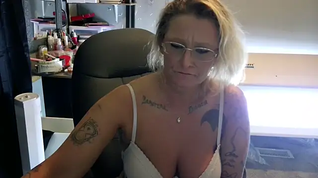 Snapshot of Lisalovely6981 chatting on 01/08/25, 10:26 Lisalovely6981 online show from 01/08/25, 10:26