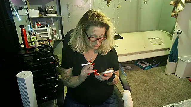 Snapshot of Lisalovely6981 chatting on 02/24/25, 11:41 Lisalovely6981 online show from 02/24/25, 11:41