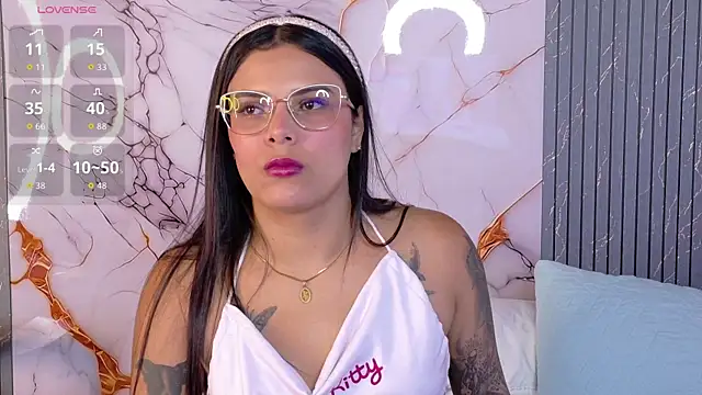 Snapshot of Shasa_8 chatting on 11/17/25, 07:40 Shasa 8 online show from 11/17/25, 07:40