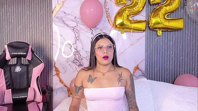 Snapshot of Shasa_8 chatting on 10/17/25, 08:21 Shasa 8 online show from 10/17/25, 08:21