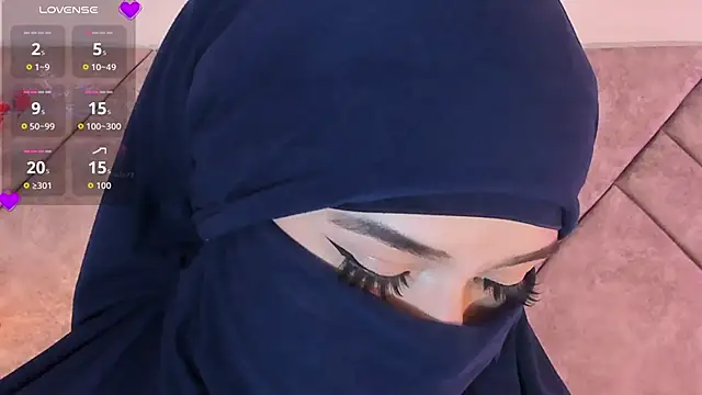 Snapshot of anna-henao chatting on 11/24/25, 07:25 anna-henao online show from 11/24/25, 07:25