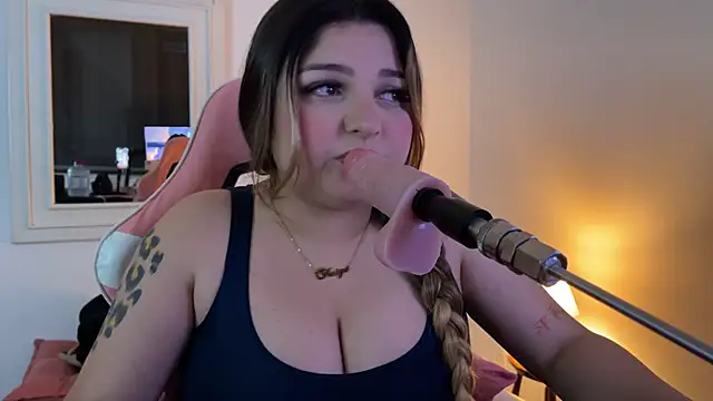 SweetPaige  online show from 10/31/25, 10:38